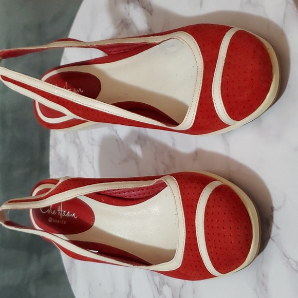 Red close toe slingback